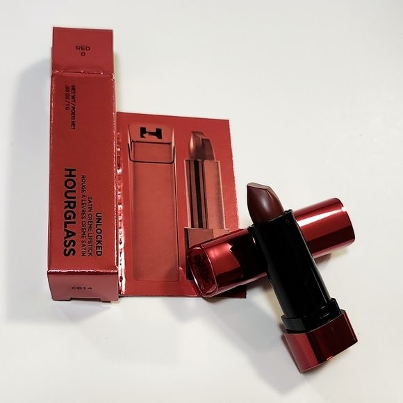 Hourglass Essentials Travel Set - Picture 2 of 8